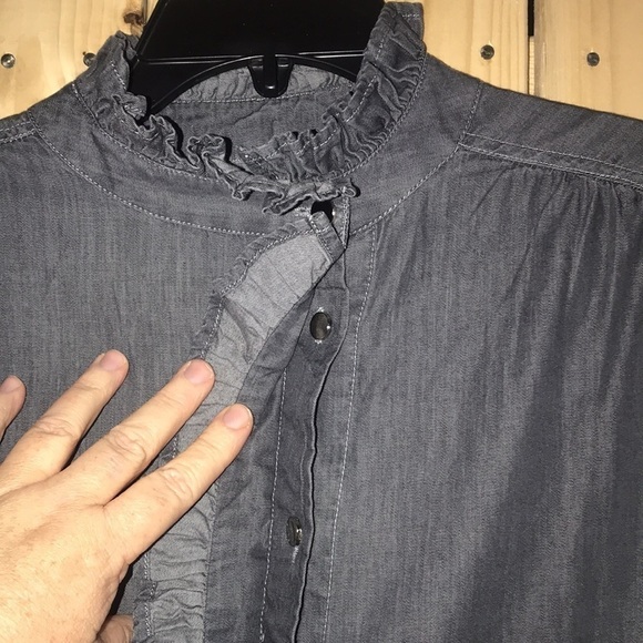 Elan Ruffled Gray Blouse S NWT - Picture 5 of 10